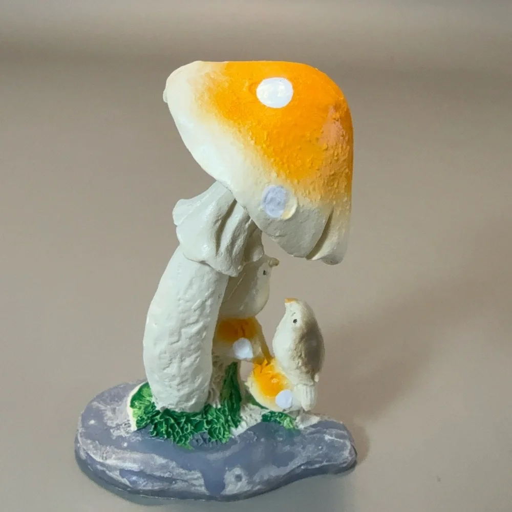 Pair Of Whimsical Raindrops Creative resin mushroom and bird miniature figurines